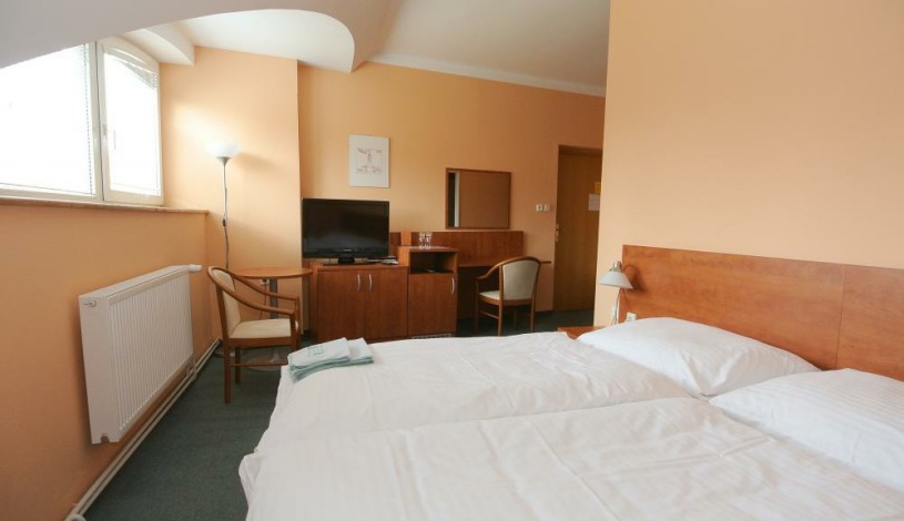 Hotel U Vlašského dvora Kutná Hora - 2lůžkové pokoje (též jako jednolůžkové)